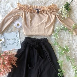 🌺SOLD SOLD SOLD SMALL RUFFLE TOP & PAPERBAG WAIS
